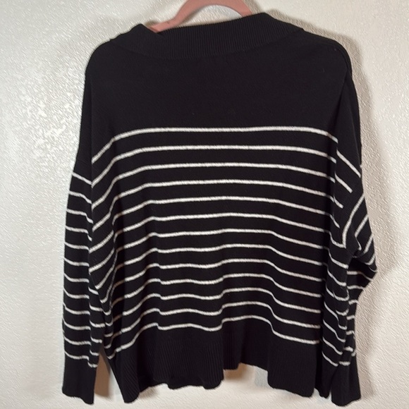 Old Navy Black and White Striped V-Neck Sweater - Picture 5 of 7